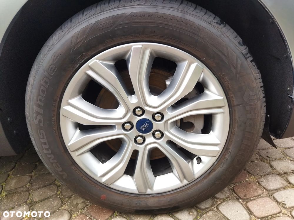 Ford Edge - 32