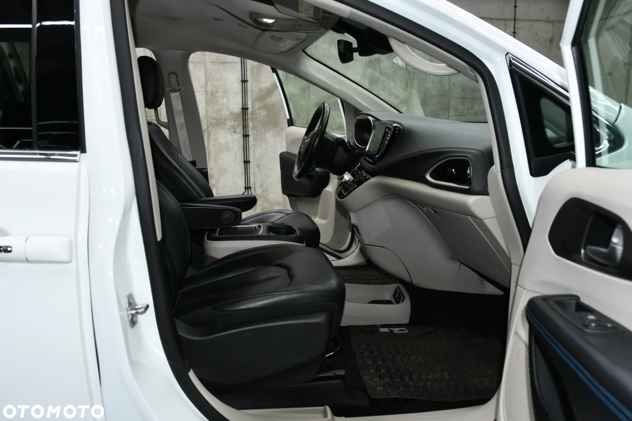Chrysler Pacifica - 17