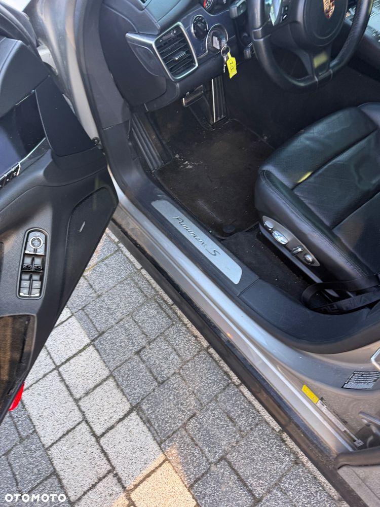 Porsche Panamera 4S - 17