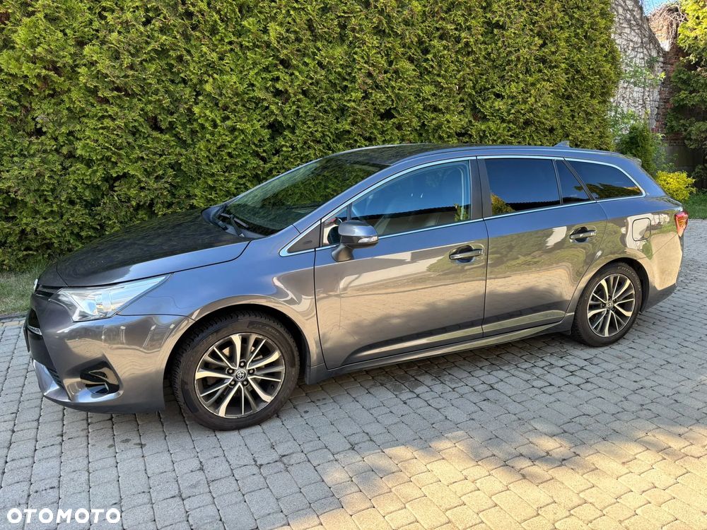 Toyota Avensis 1.8 Prestige - 1