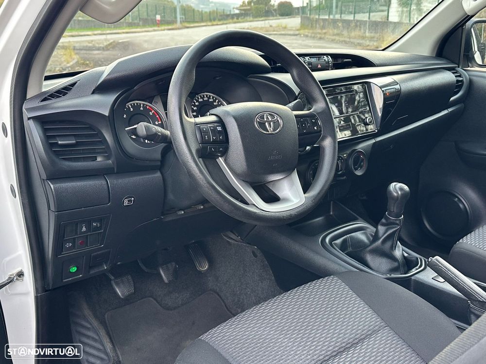 Toyota Hilux 2.4 D-4D 4WD CE CM - 4