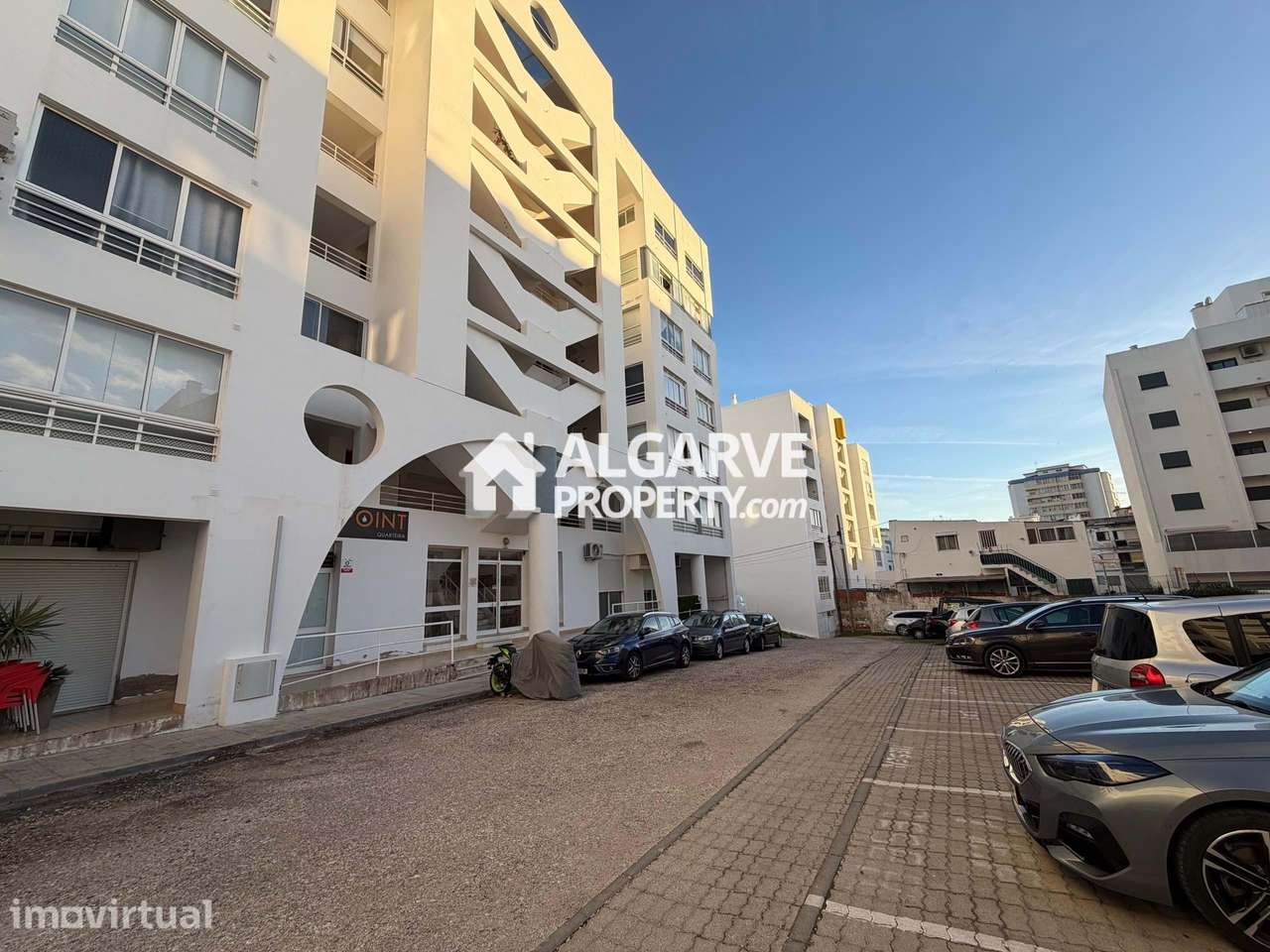Espaçoso apartamento T4 junto da praia no centro de Quarteira - Grande imagem: 5/31