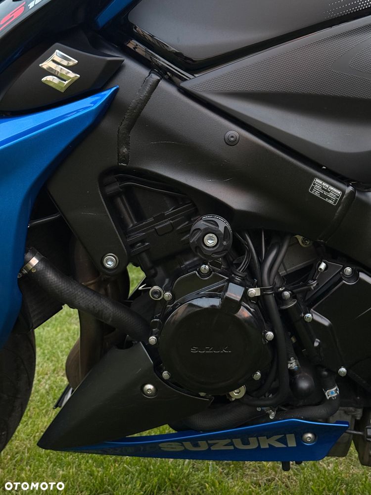 Suzuki GSX 1000 - 22