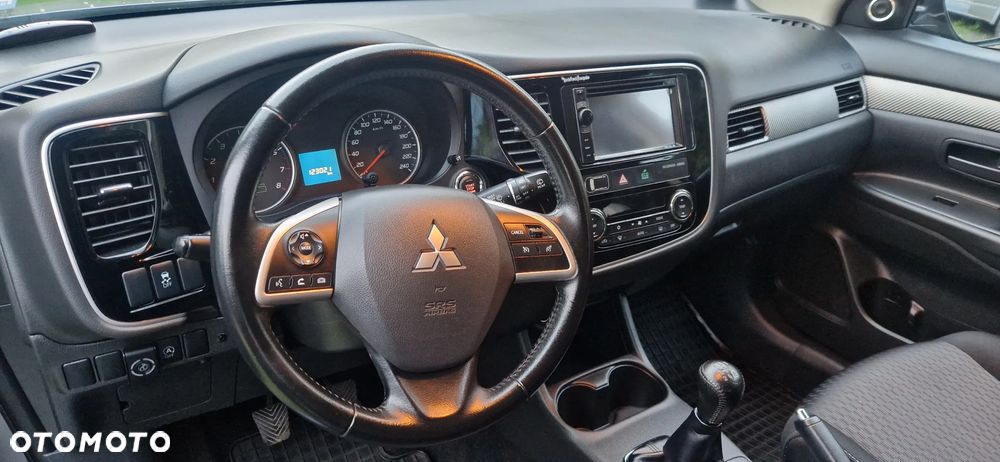 Mitsubishi Outlander 2.0 City Style 2WD - 24