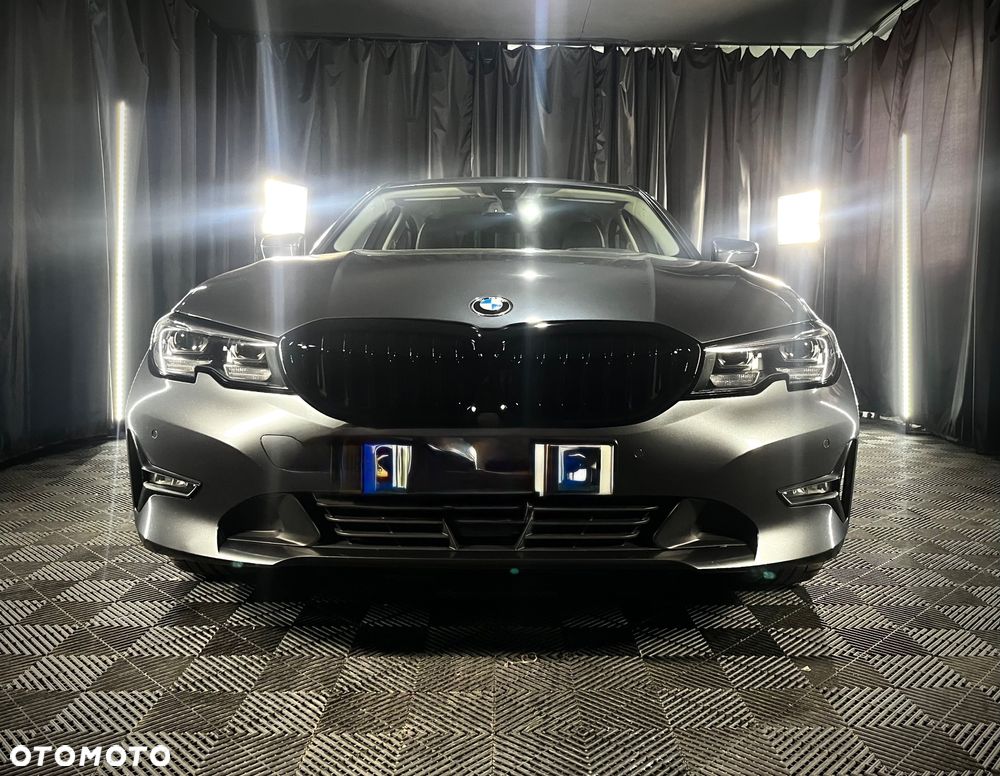 BMW Seria 3 320d xDrive mHEV - 13
