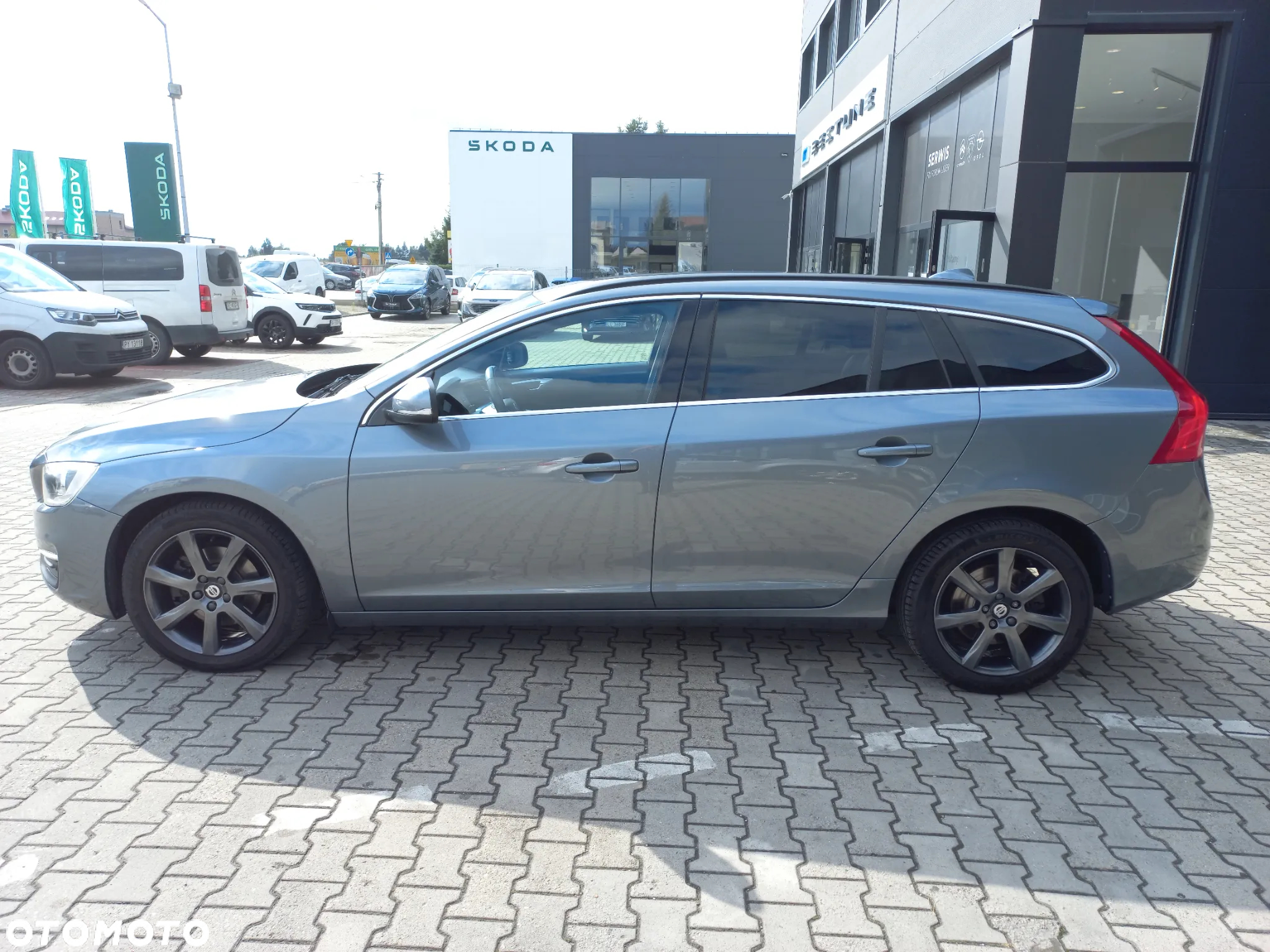 Volvo V60 D2 Drive-E R-Design Momentum - 8