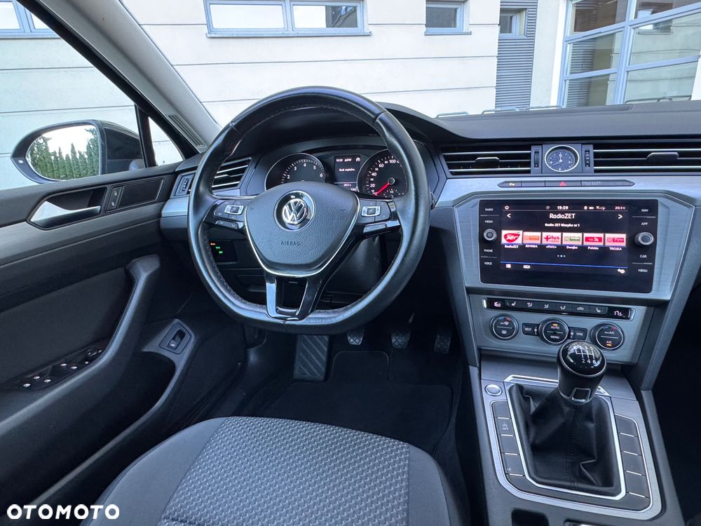 Volkswagen Passat - 8