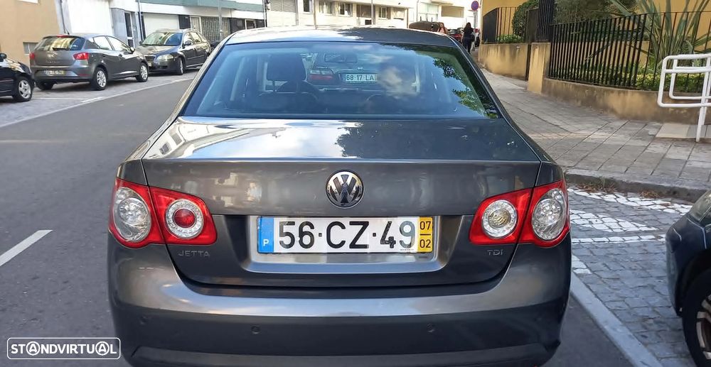 VW Jetta 1.9 TDi Confortline - 28