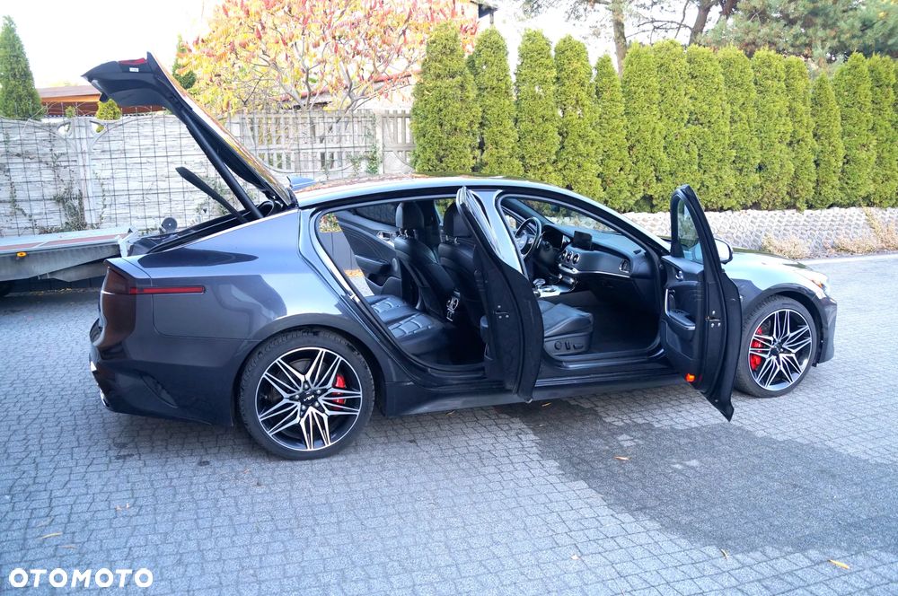Kia Stinger - 35