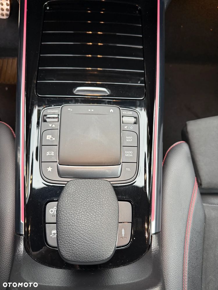 Mercedes-Benz GLA - 10