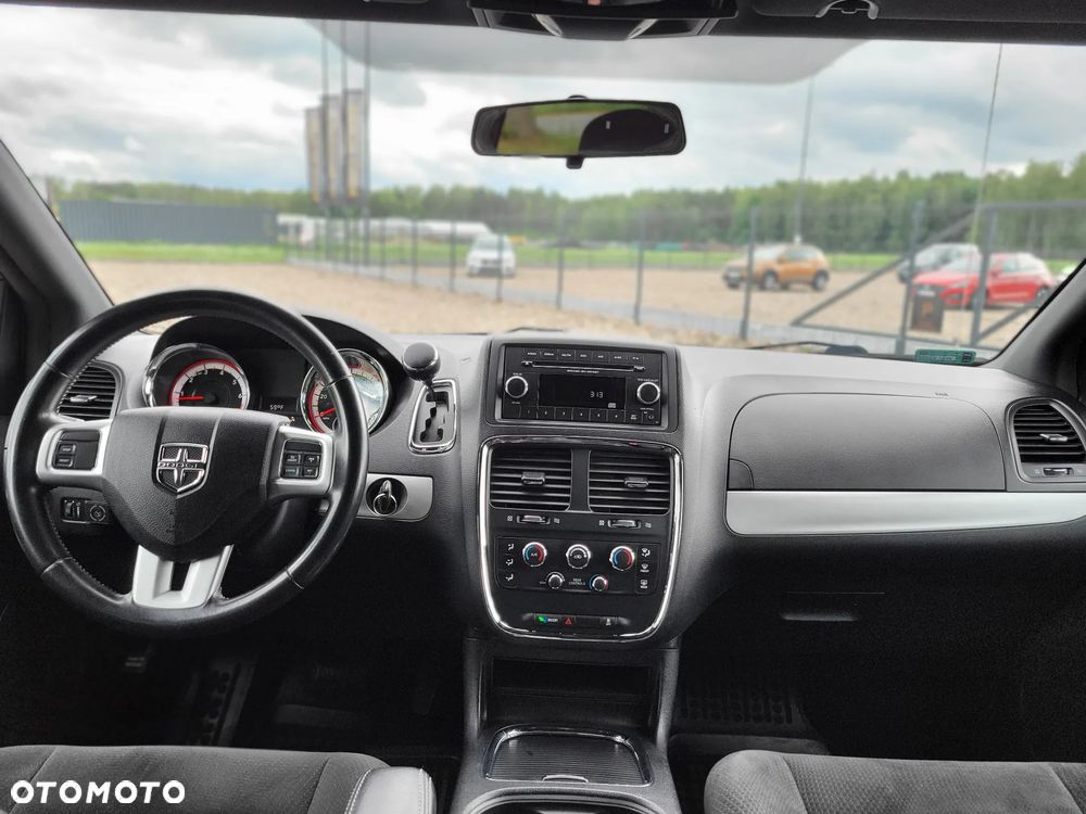 Dodge Grand Caravan - 12