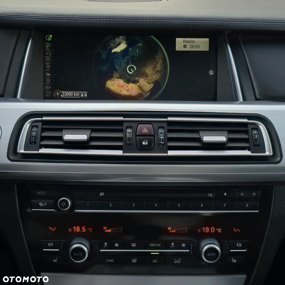 BMW Seria 7 740d xDrive - 32