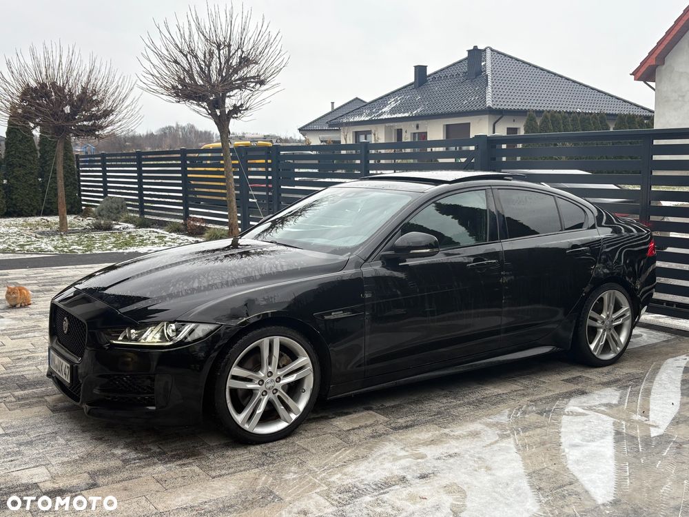 Jaguar XE 25t R-Sport - 10