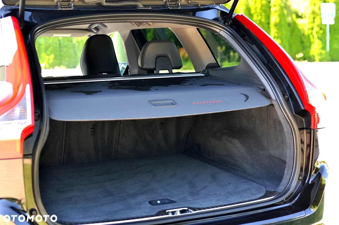 Volvo XC 60 D3 Drive-E Ocean Race - 12