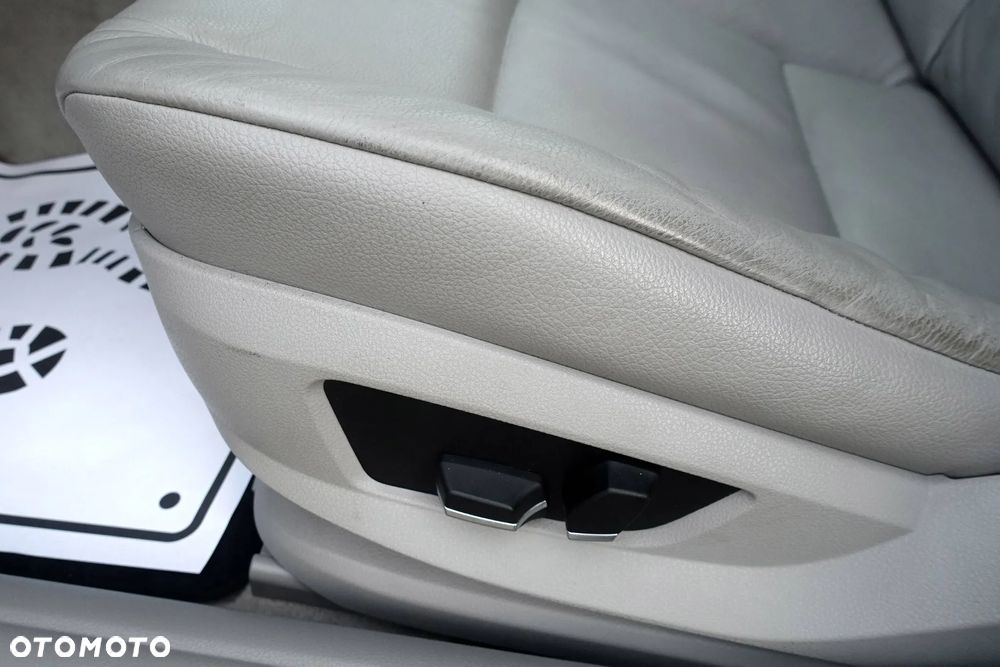 BMW Seria 5 530d xDrive Sport-Aut Modern Line - 12