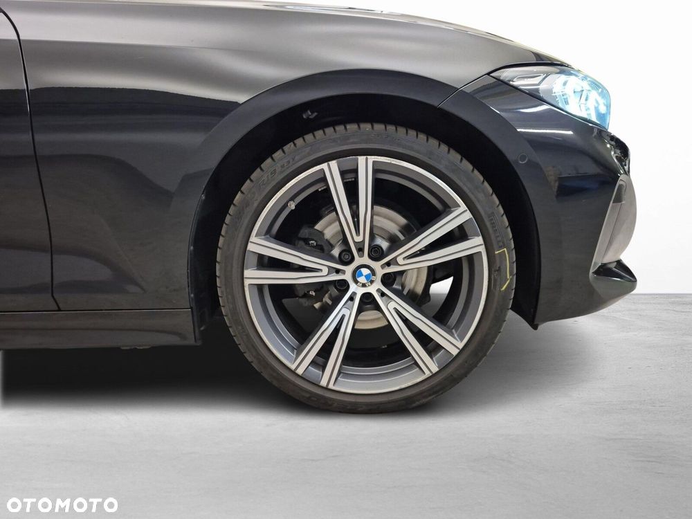 BMW Seria 3 320d xDrive mHEV - 9