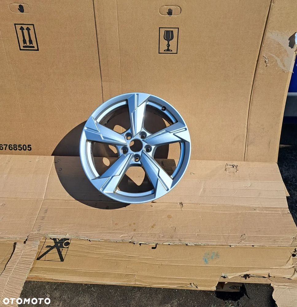 Felga Audi A6 A-6 C8 18 Cali 4K0601025D E 8Jx18H2 ET 39 - 1