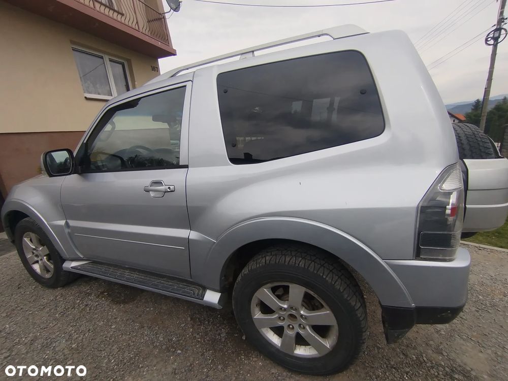 Mitsubishi Pajero - 4