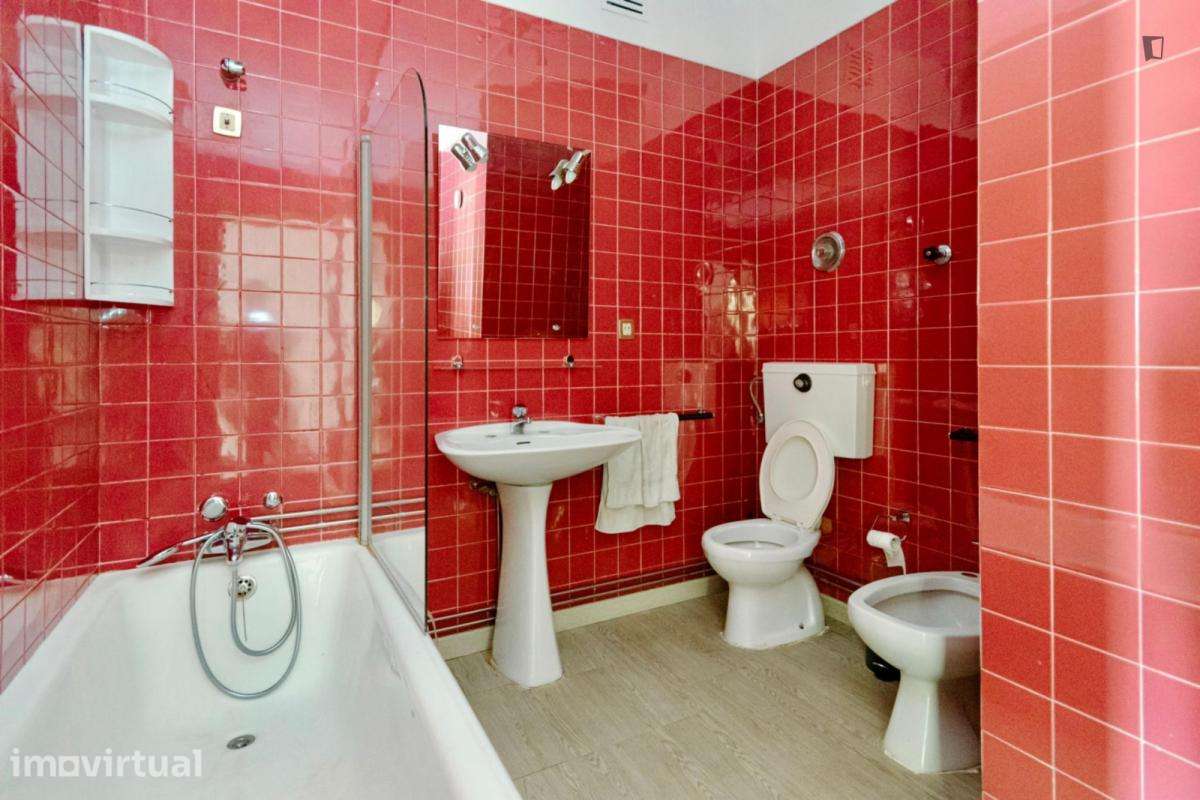 Quarto - localizado em Paranhos Porto - Grande imagem: 2/16