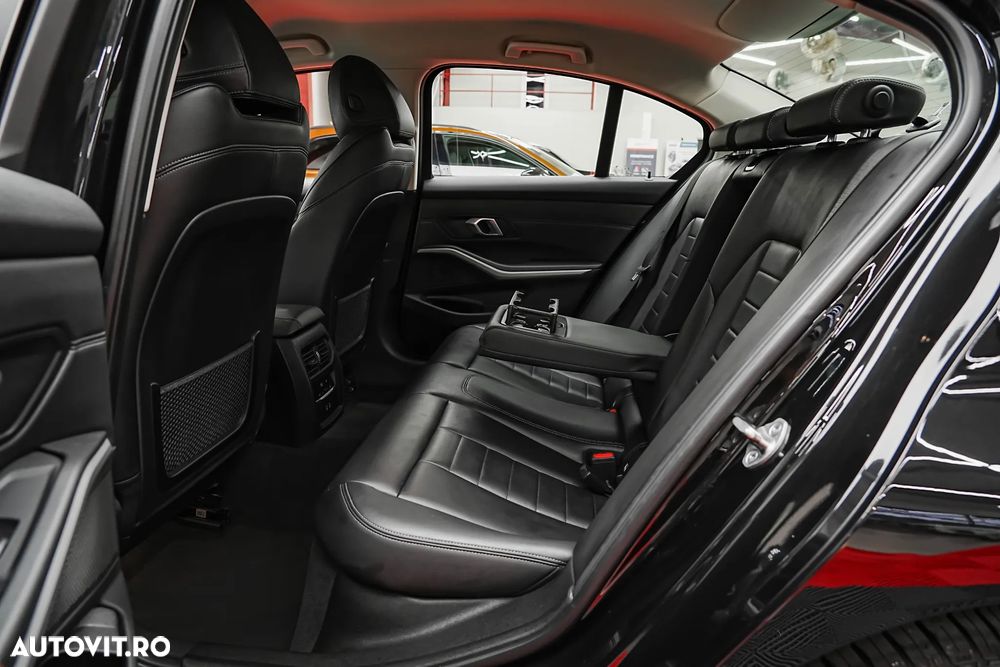 BMW Seria 3 330e Aut. Sport Line - 11