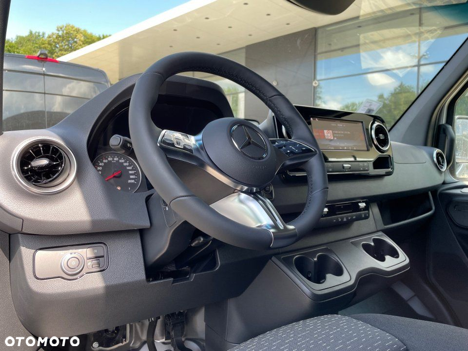 Mercedes-Benz Sprinter - 5