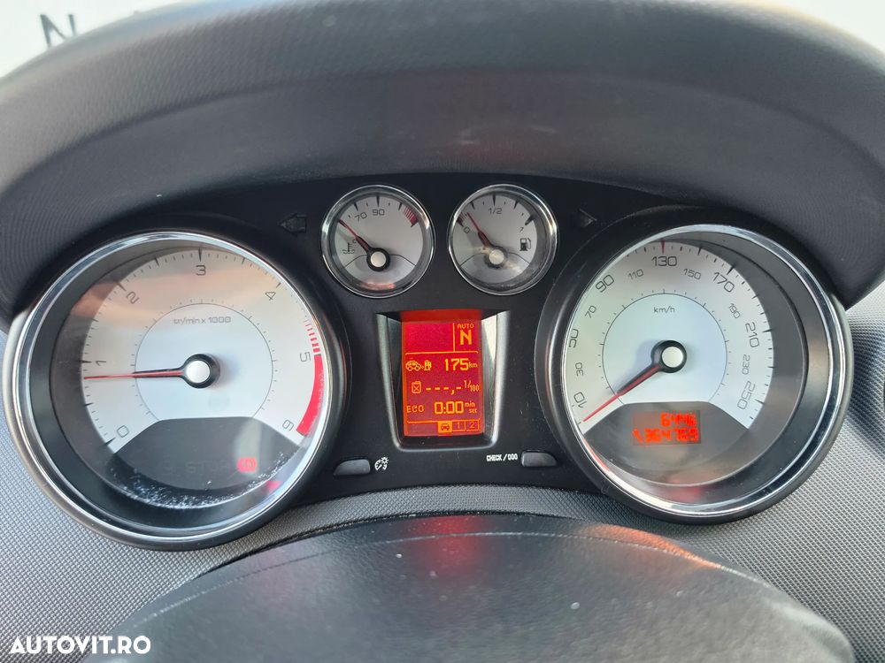 Peugeot 308 1.6HDi Premium Pack Aut - 8