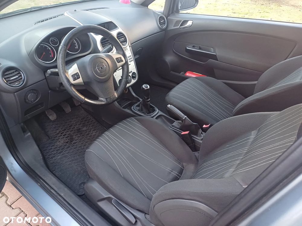 Opel Corsa 1.2 16V Cosmo - 5