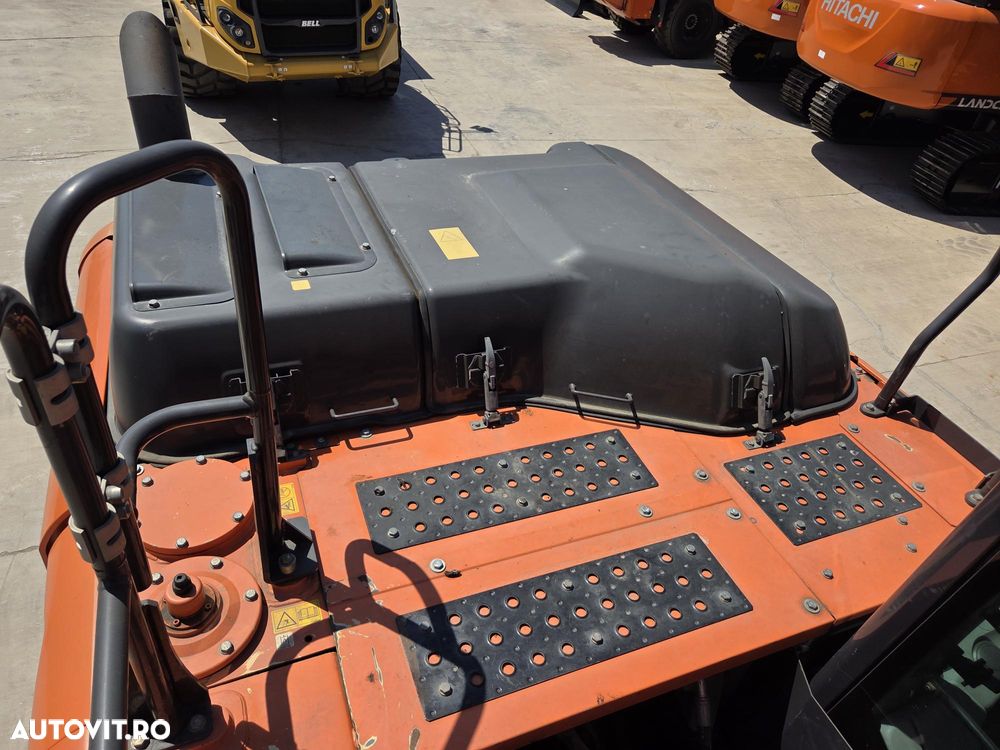 Hitachi ZX210-6, latime 2,5m, cupa NOUA 1,3mc, 22tone, Adanc sapare 7m, consum mediu 9l/h, 3 pompe Hitachi, produs in Japonia, lant 80% ok -200h deplasare, ridica 13t, inst picon, camera spate, posibilitate leasing, STARE FOARTE BUNA -PROMOTIE 79.900Eur+Tva - 36