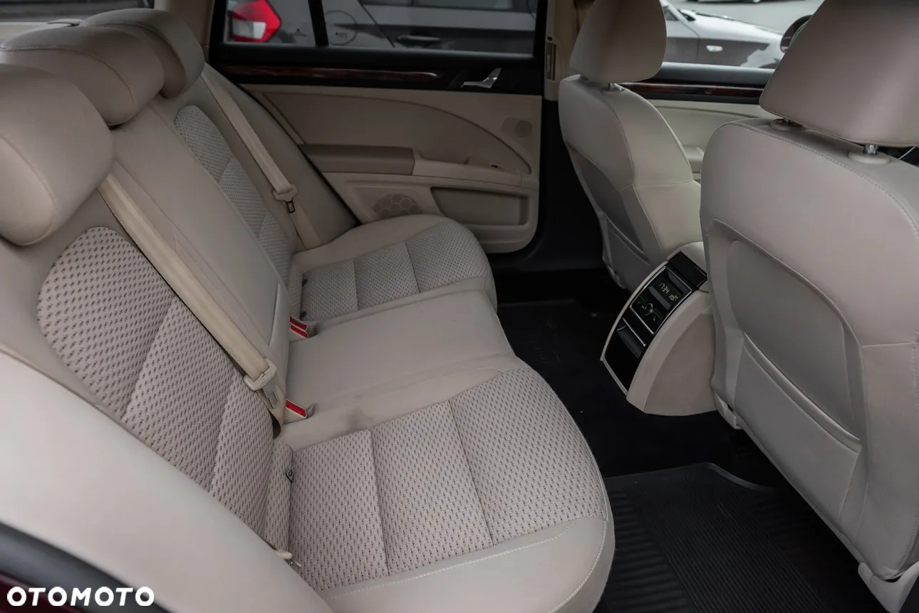 Skoda Superb 2.0 TDI Elegance DSG - 28