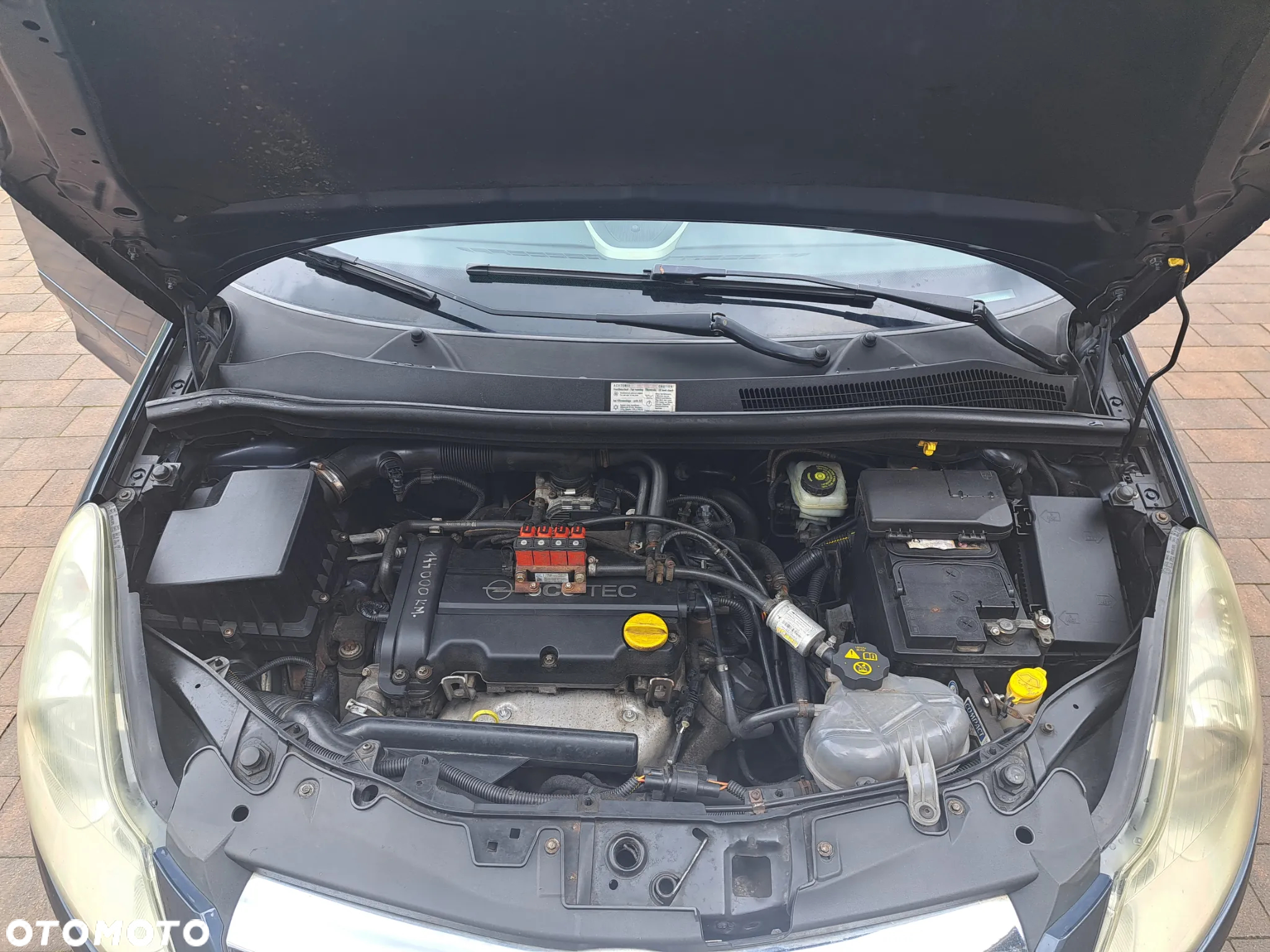 Opel Corsa 1.2 16V - 11
