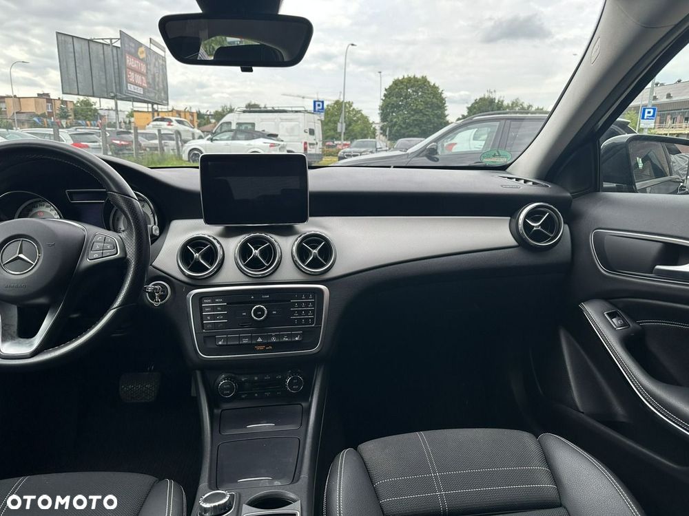 Mercedes-Benz GLA - 14