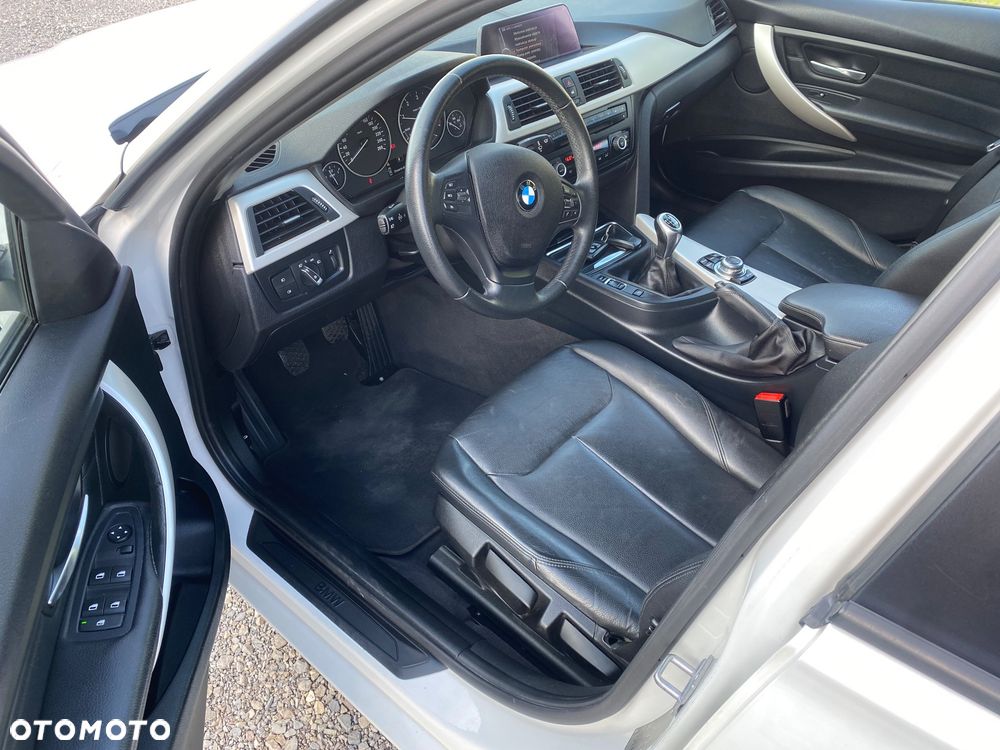 BMW Seria 3 318d Sport Line - 19