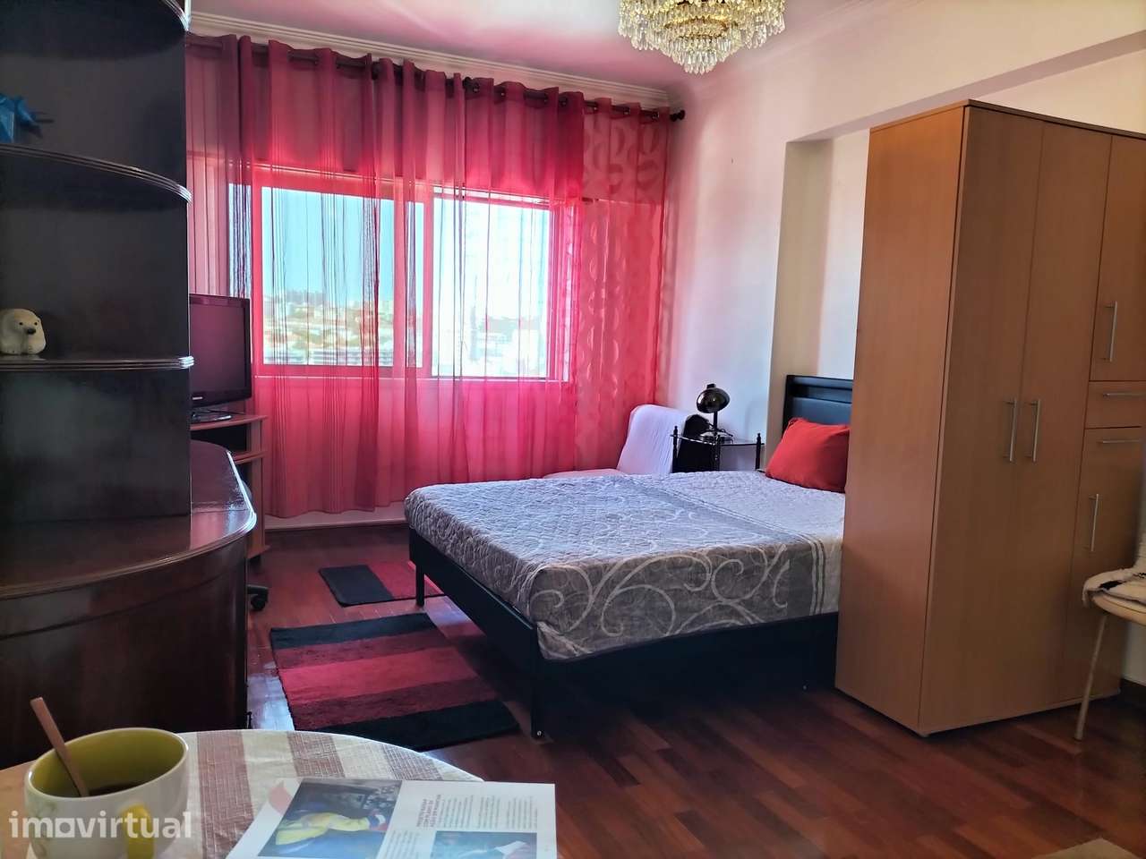 Quarto-sala espaçoso na Gare de Oriente com A/C - Grande imagem: 2/9