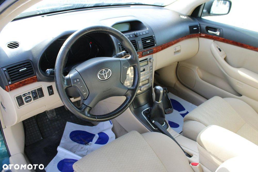 Toyota Avensis - 13