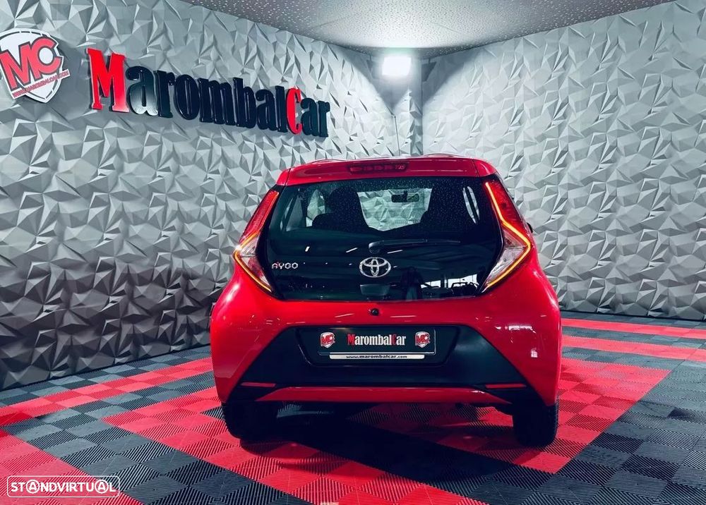Toyota Aygo 1.0 X-Play Plus — photo 2
