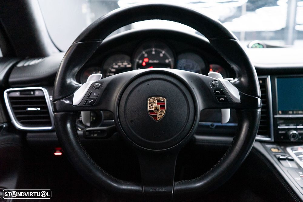Porsche Panamera Turbo PDK - 42
