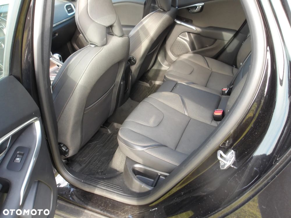 Volvo V40 T3 Momentum - 10