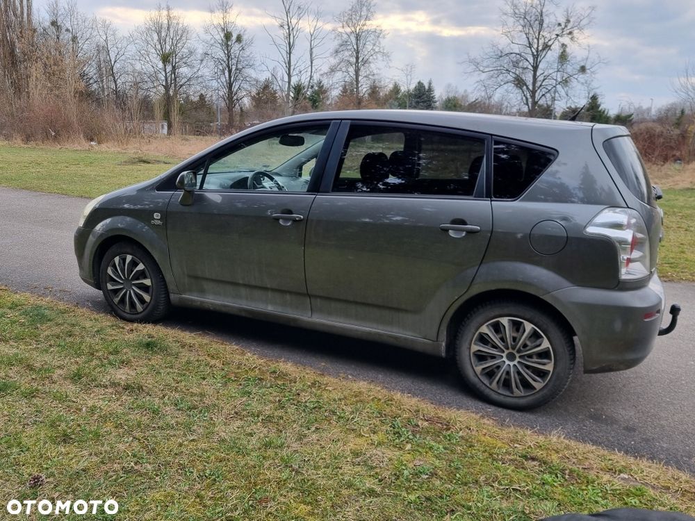 Toyota Corolla Verso - 3