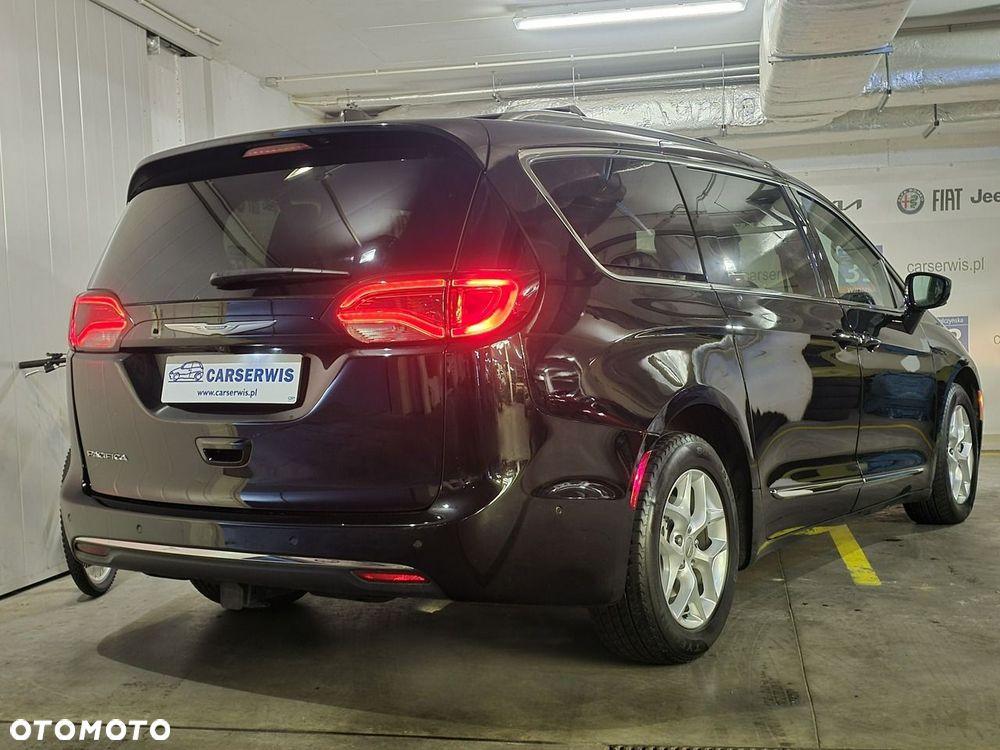Chrysler Pacifica - 6