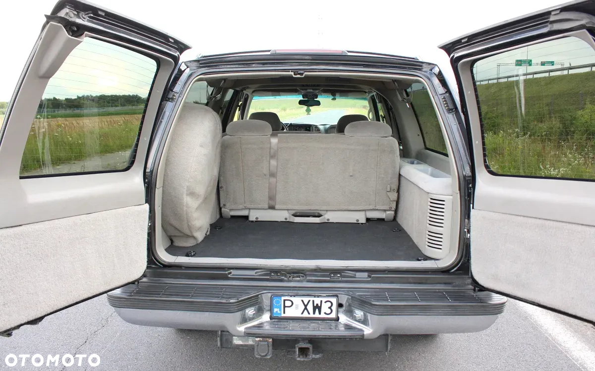 Chevrolet Suburban - 14