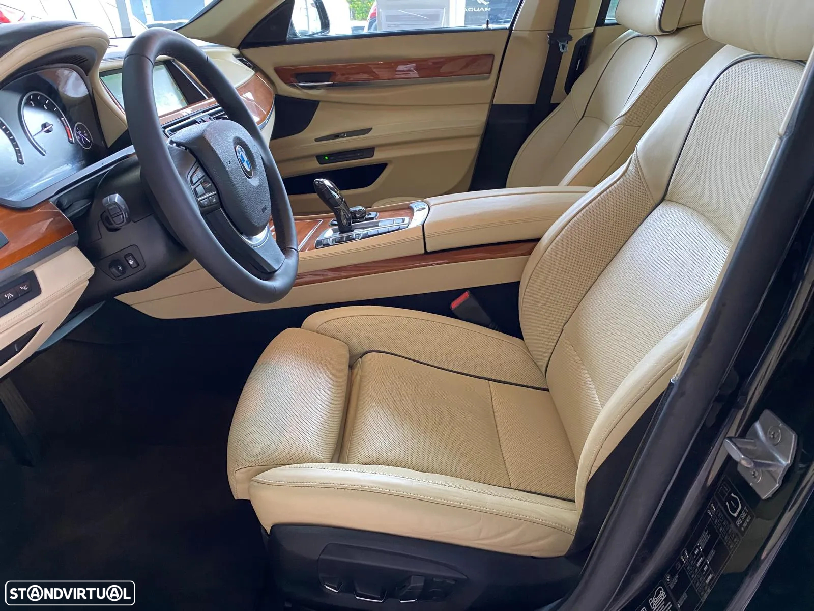 BMW 750 d xDrive - 32