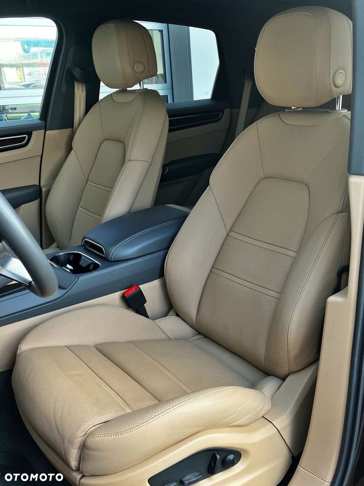 Porsche Cayenne Standard - 17