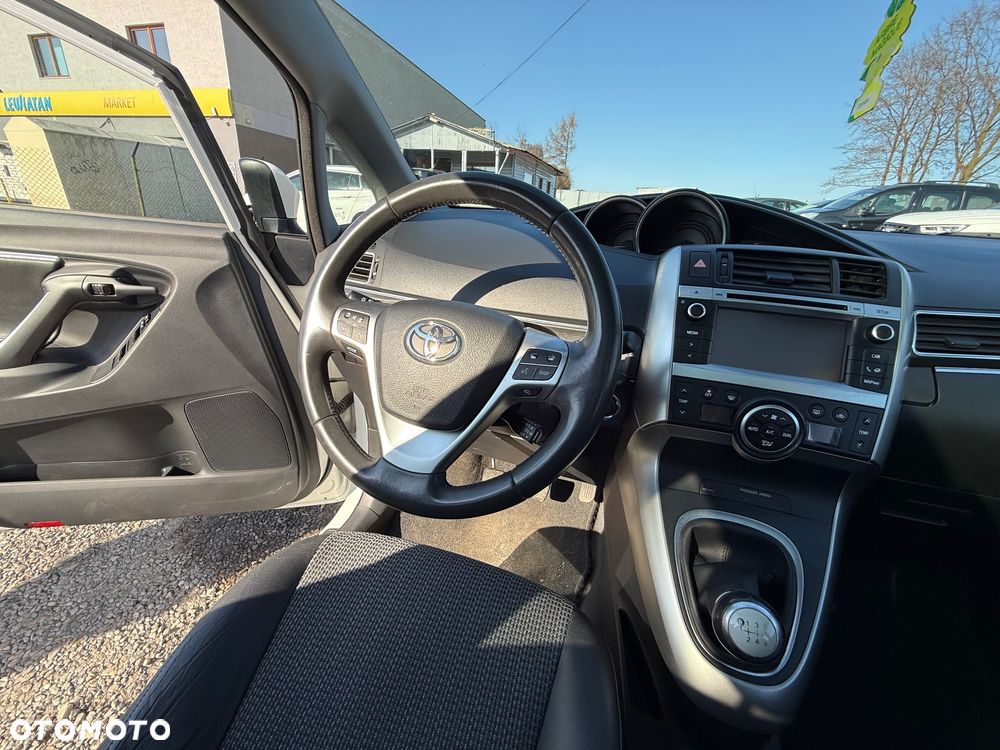 Toyota Verso 2.0 D-4D Prestige 7os - 31