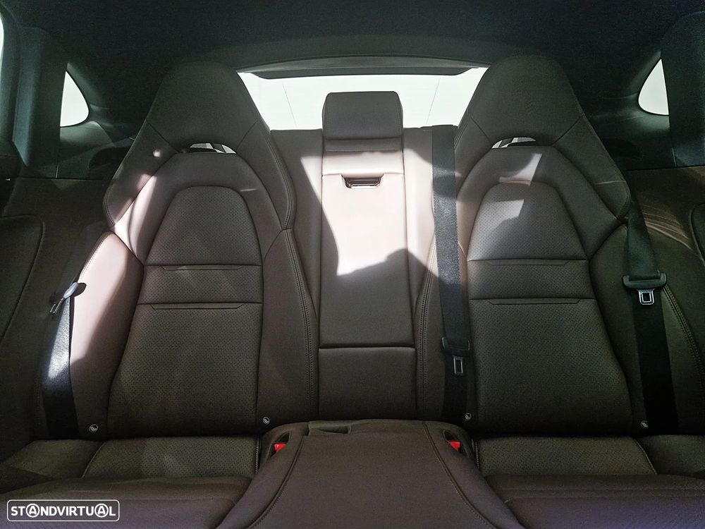 Porsche Panamera 4 E-Hybrid - 33