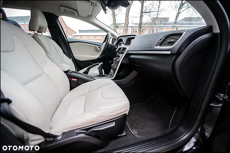 Volvo V40 D2 Summum - 36