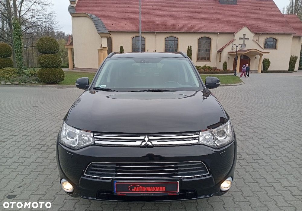 Mitsubishi Outlander - 2