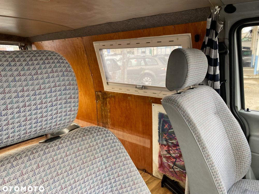 Volkswagen Caravelle - 21