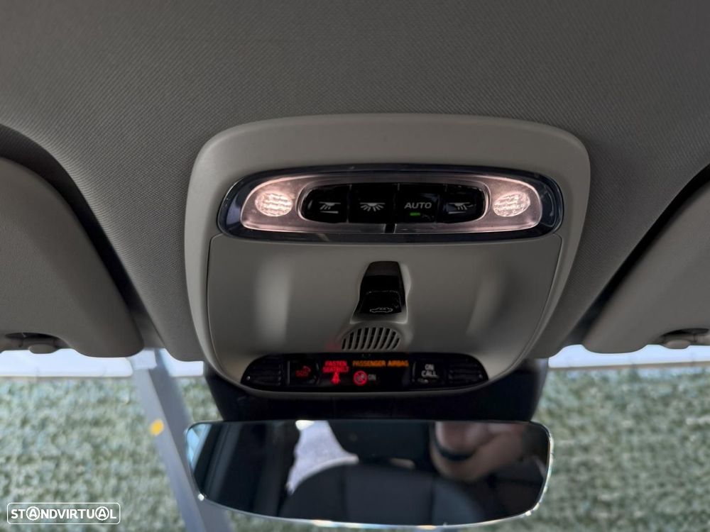 Volvo XC 60 2.0 T6 PHEV R-Design AWD - 40