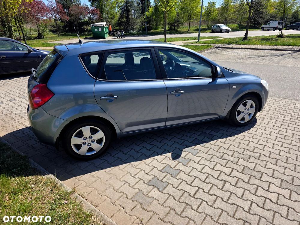Kia Ceed 2.0 crdi Comfort + - 9
