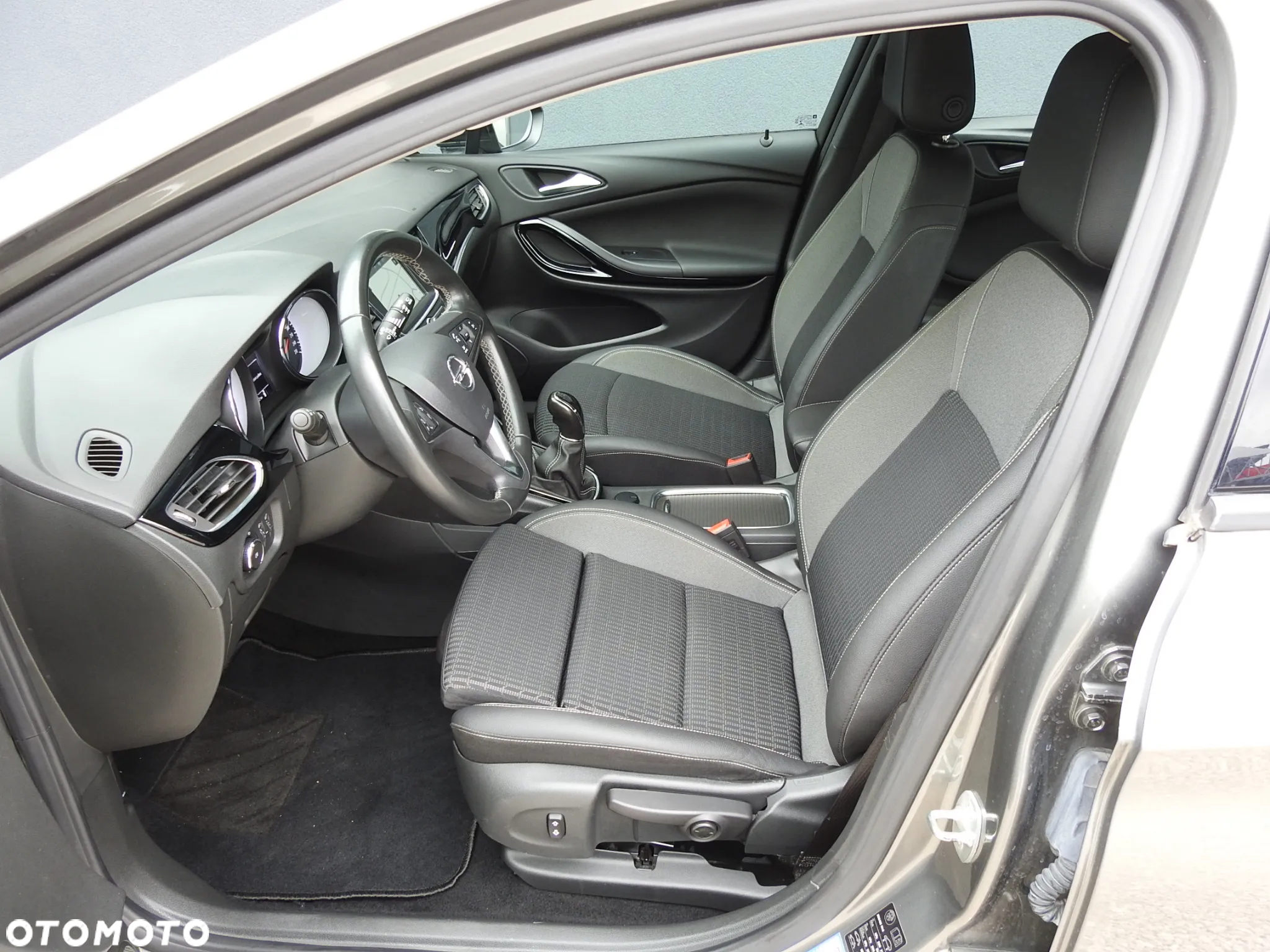 Opel Astra 1.2 Turbo Business Edition - 9